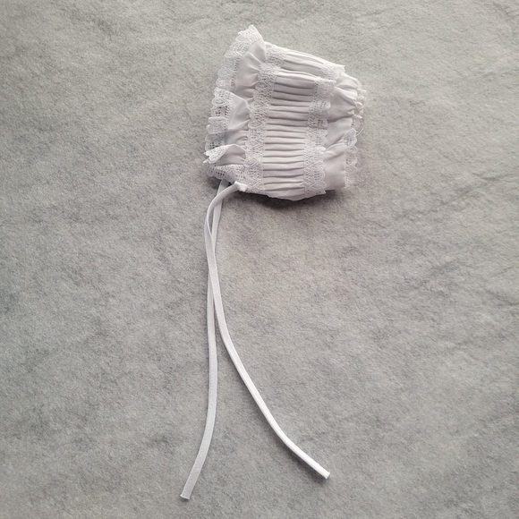 New Born Baby Bonnet Vintage 1986 White Open Back Tie Closure - Picture 1 of 5